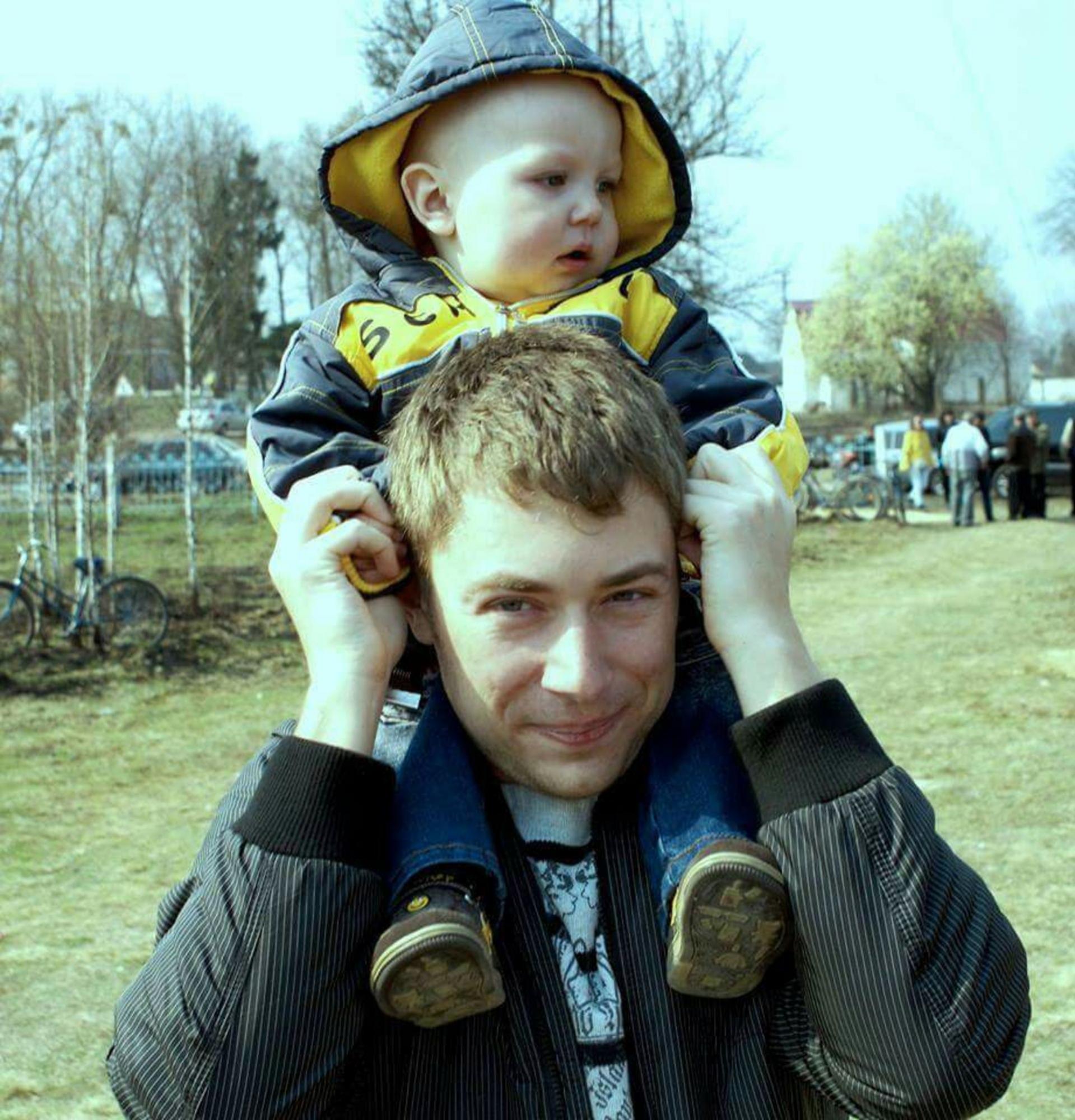 Сын политзаключенного Валентина Выговского думает, что папа на работе в России