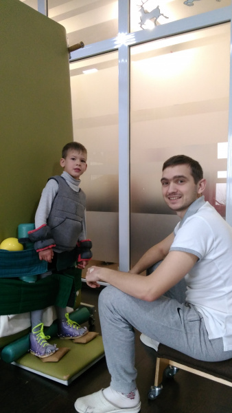 Нужна реабилитация: украинцев просят помочь шестилетнему Макару