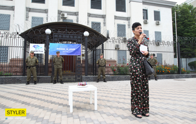 &quot;Это моя боль&quot;: у посольства РФ вспомнили пропавших в оккупированном Крыму (фото)