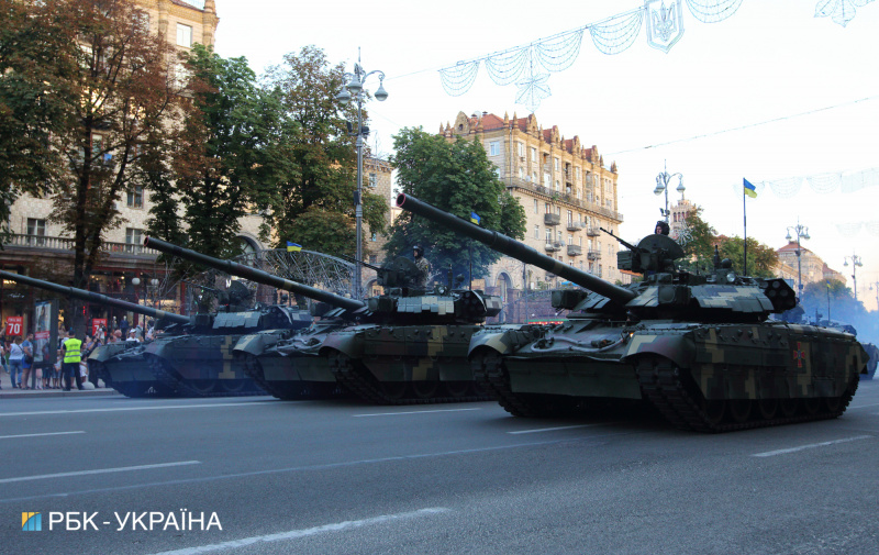 250 единиц техники и 4,5 тысячи военных: яркие фото репетиции парада ко Дню Независимости