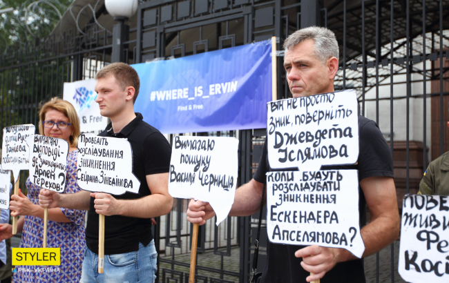 &quot;Это моя боль&quot;: у посольства РФ вспомнили пропавших в оккупированном Крыму (фото)