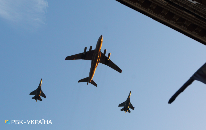 250 единиц техники и 4,5 тысячи военных: яркие фото репетиции парада ко Дню Независимости