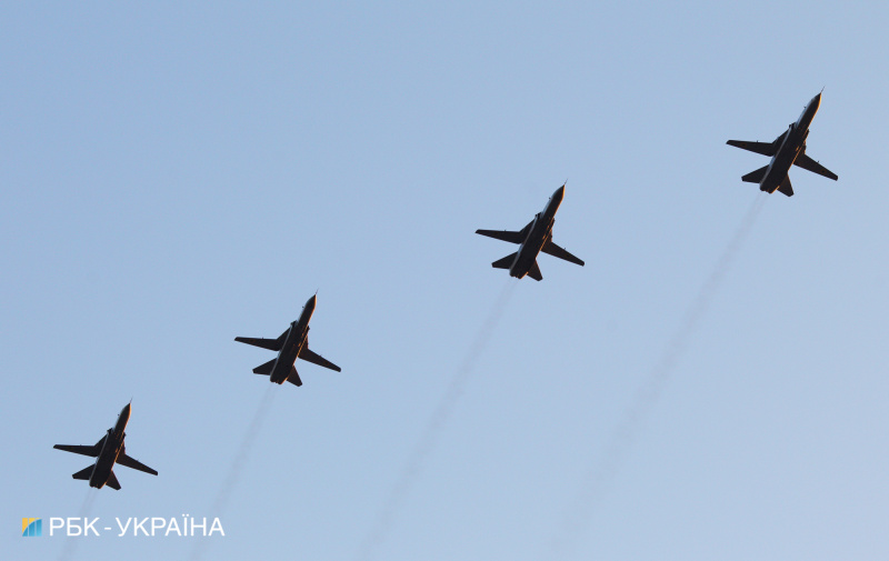 250 единиц техники и 4,5 тысячи военных: яркие фото репетиции парада ко Дню Независимости