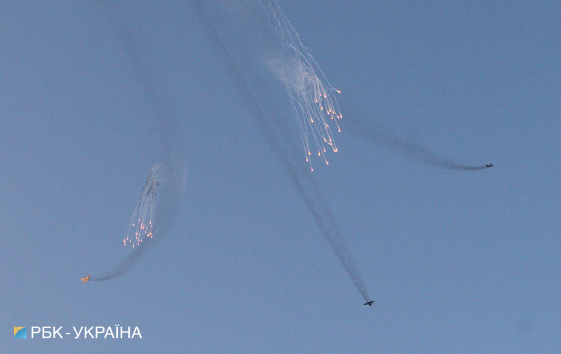 250 единиц техники и 4,5 тысячи военных: яркие фото репетиции парада ко Дню Независимости