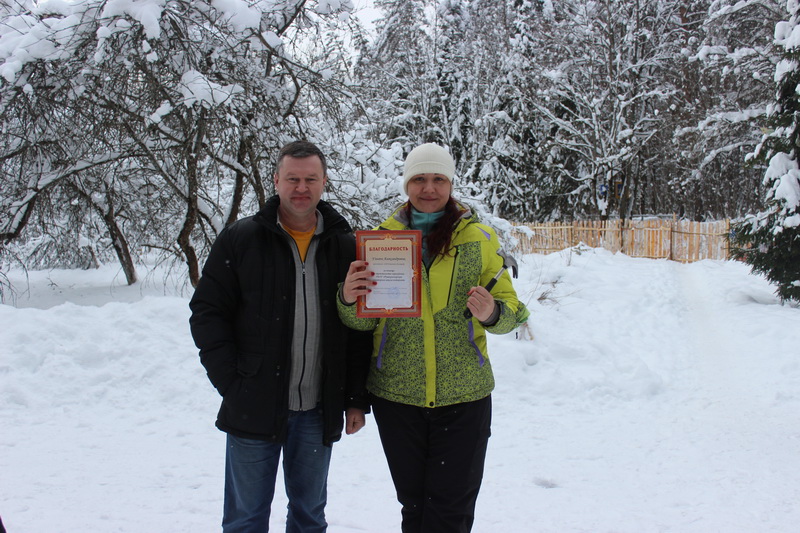 "Наконец-то встали с колен": в России торжественно открыли забор (фото)