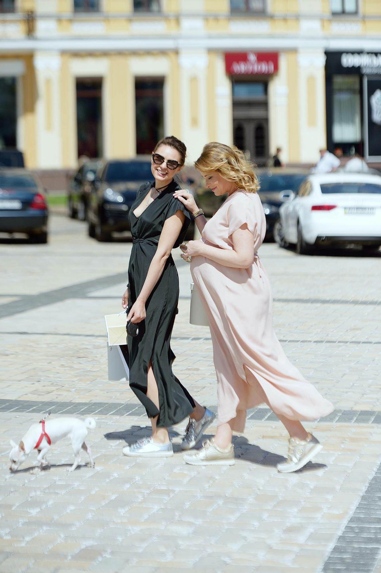 Звезда "Квартала 95" начала выпускать одежду для беременных