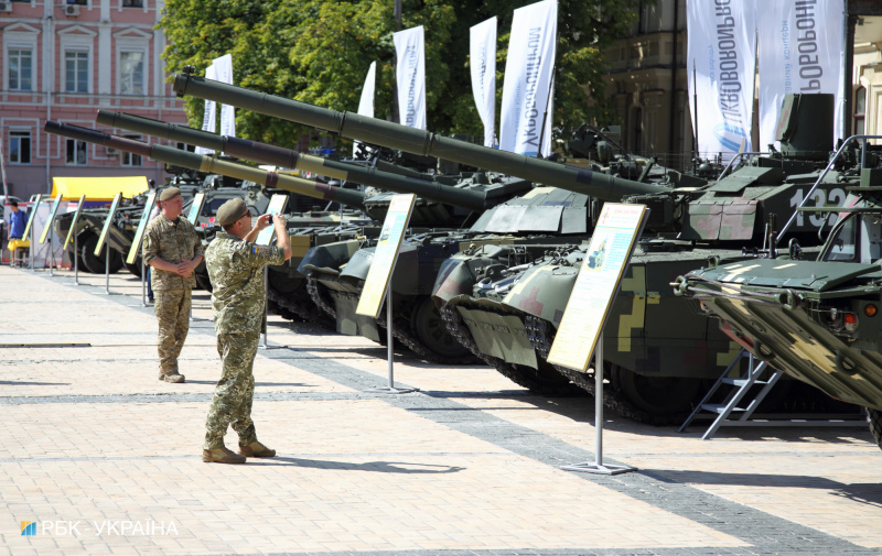 "Міць нової української армії": в центре Киева собрали лучшие образцы военной техники (фото)
