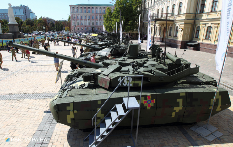 "Міць нової української армії": в центре Киева собрали лучшие образцы военной техники (фото)