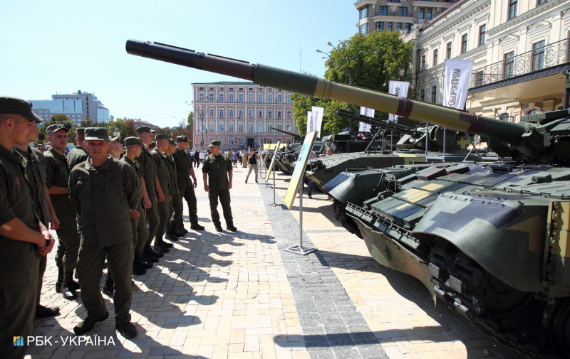 "Міць нової української армії": в центре Киева собрали лучшие образцы военной техники (фото)