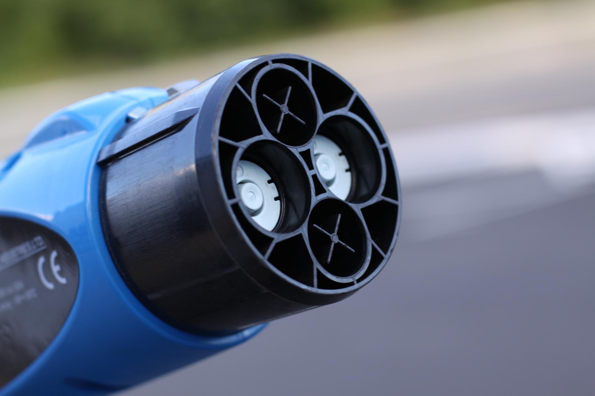 Экспресс квартал: как работают самые быстрые зарядки для электромобилей в Украине