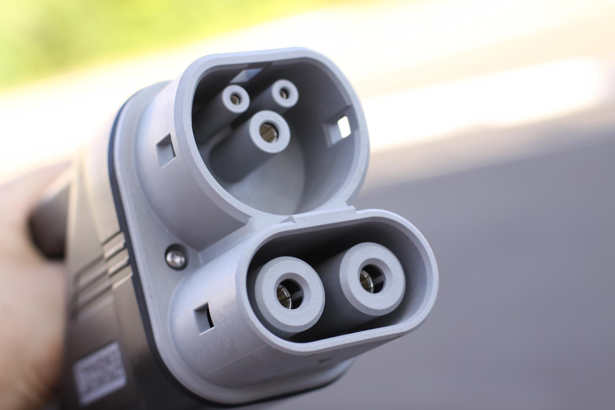 Экспресс квартал: как работают самые быстрые зарядки для электромобилей в Украине