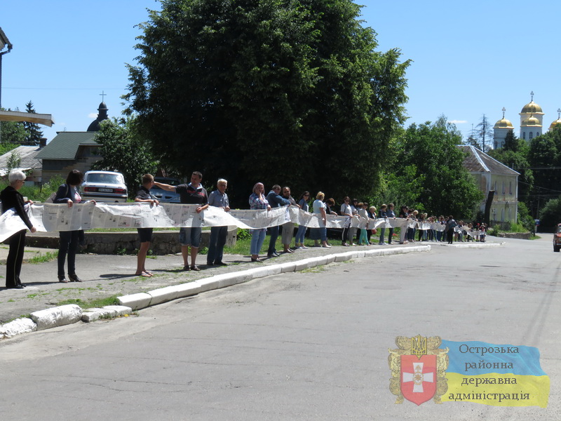 Новий рекорд: створена найдовша в Україні газета (фото)