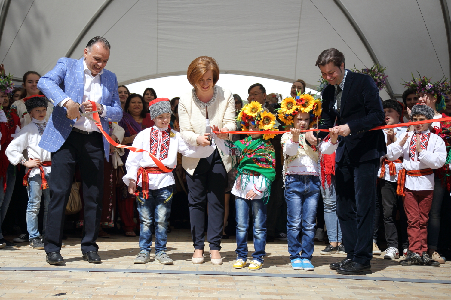 Открытие Фестиваля писанок в Киеве 2016 Игорь Добруцкий, Анна Старостенко и Евгений Нищук