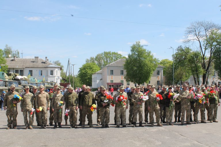 &quot;Хліб, квіти і сіль&quot;: на Рівненщині оригінально зустріли бійців АТО (фото)