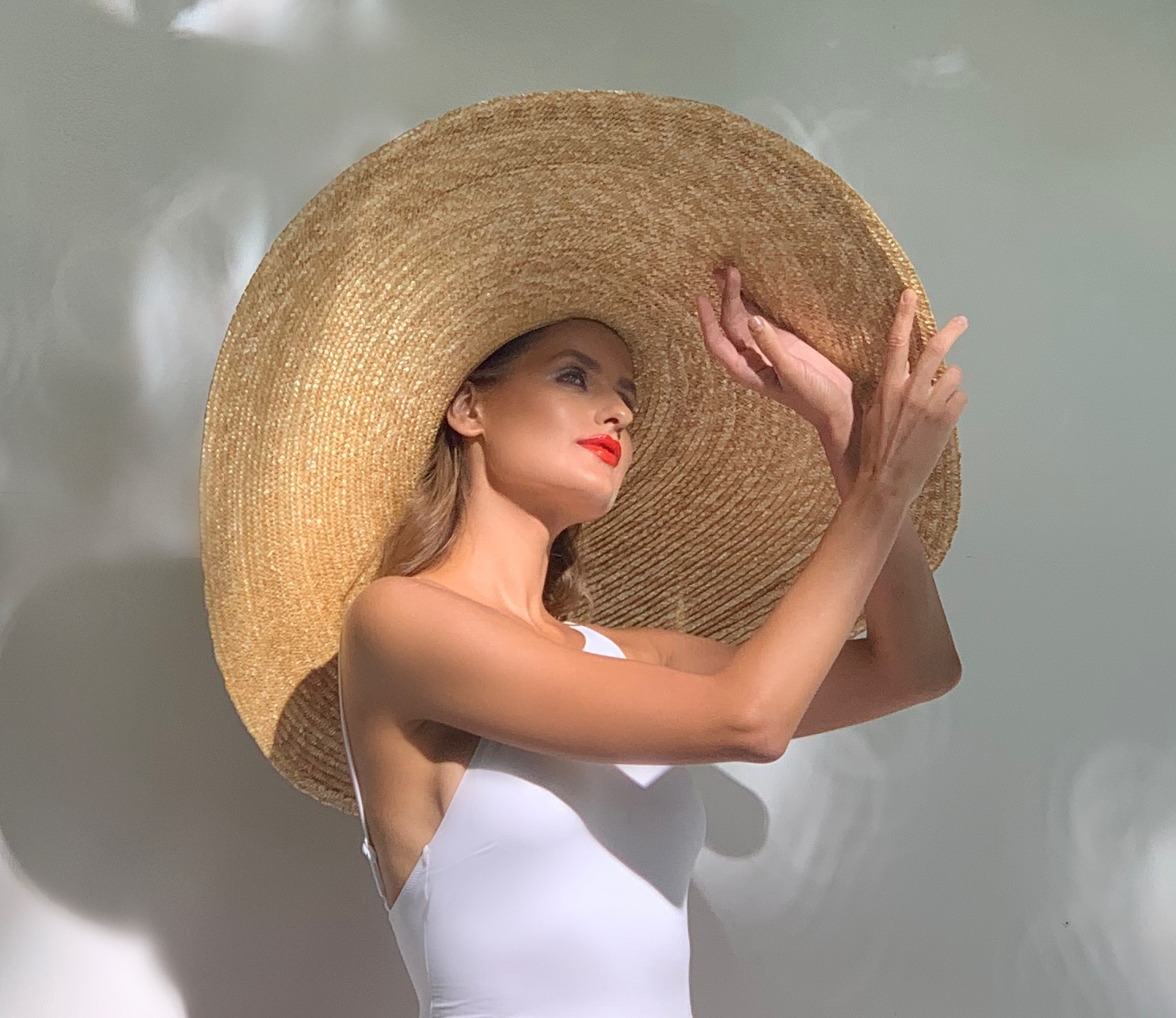 &quot;Дівчина з обкладинки глянцю&quot; із України підкорює простори музичної індустрії