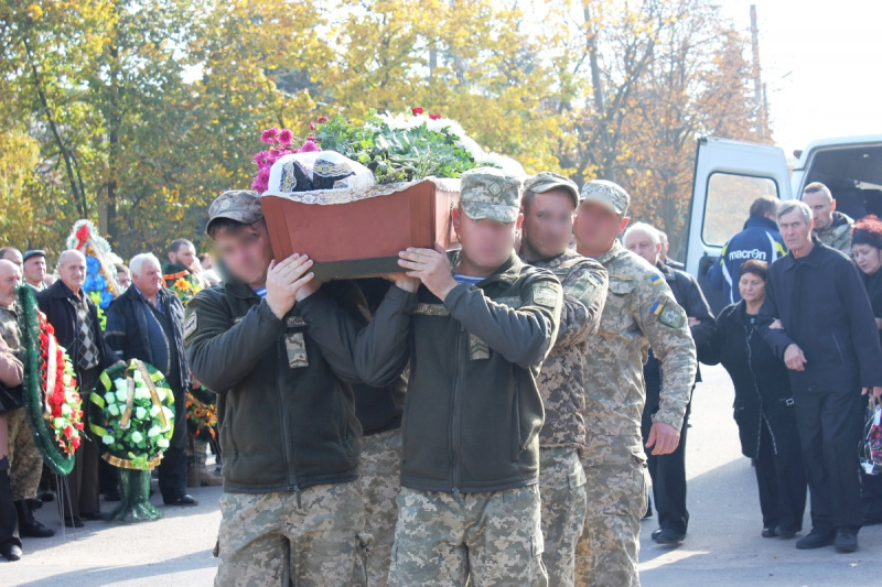 Был прекрасным человеком и другом: в Кропивницком провели в последний путь 47-летнего воина АТО