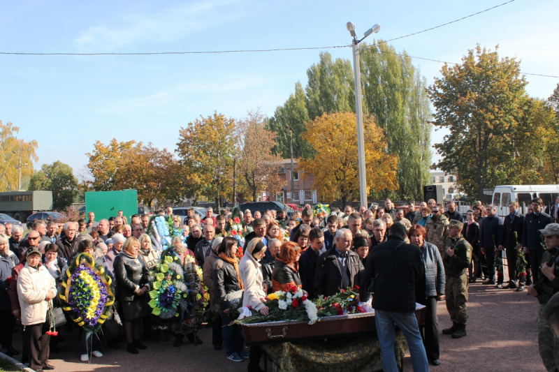 Был прекрасным человеком и другом: в Кропивницком провели в последний путь 47-летнего воина АТО