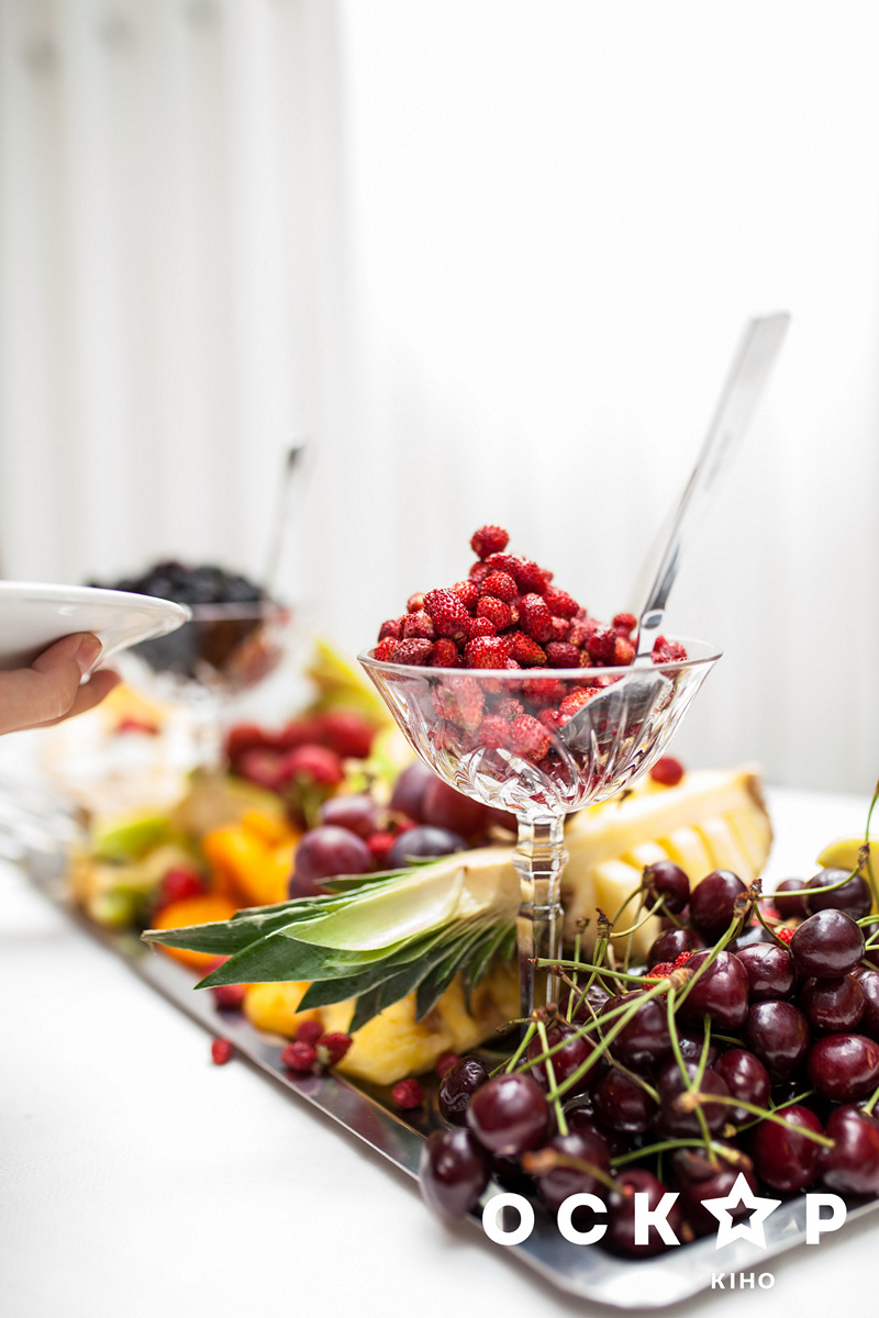 8 подруг Оушена: Зеленський, Фролова та інші зірки відвідали прем'єру фільму (фото)