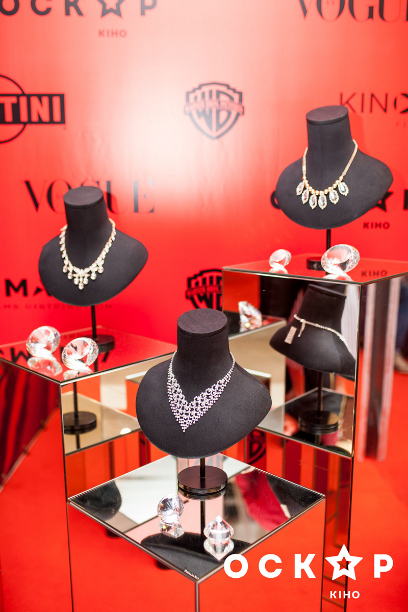 8 подруг Оушена: Зеленський, Фролова та інші зірки відвідали прем'єру фільму (фото)