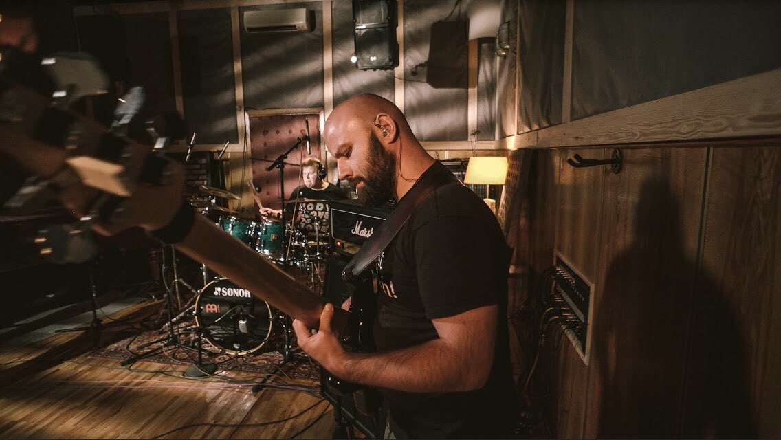 Группа EYE TEA призвала бороться с коррупцией в новой песне