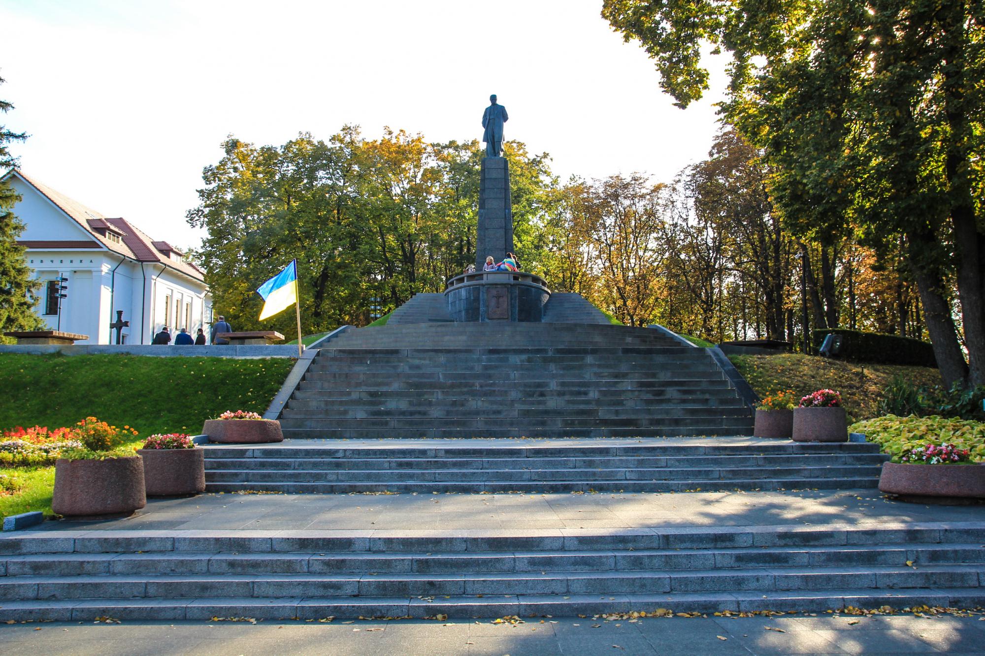 Тур выходного дня из Киева: живописное озеро, Тарасова гора и Каневский заповедник