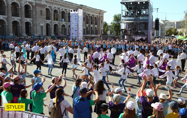 В Киеве дети установили новый танцевальный рекорд: яркие фото