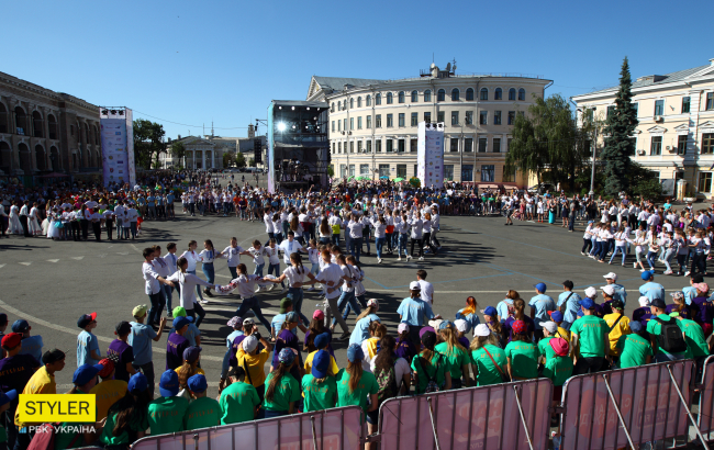 В Киеве дети установили новый танцевальный рекорд: яркие фото