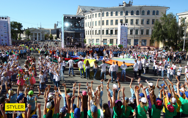 В Киеве дети установили новый танцевальный рекорд: яркие фото
