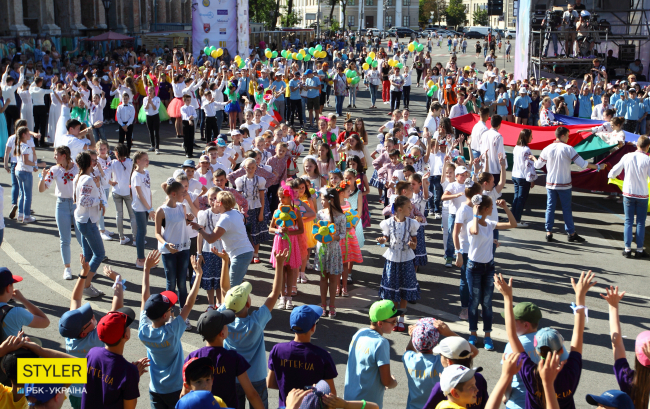 В Киеве дети установили новый танцевальный рекорд: яркие фото
