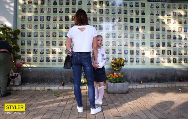 "Хочется не плакать, а кричать "спасите": матери и жены погибших украинских героев поделились сокровенным