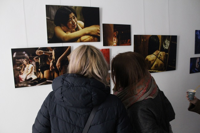 Украинский фотограф показал закулисье ночных клубов Китая (18+)