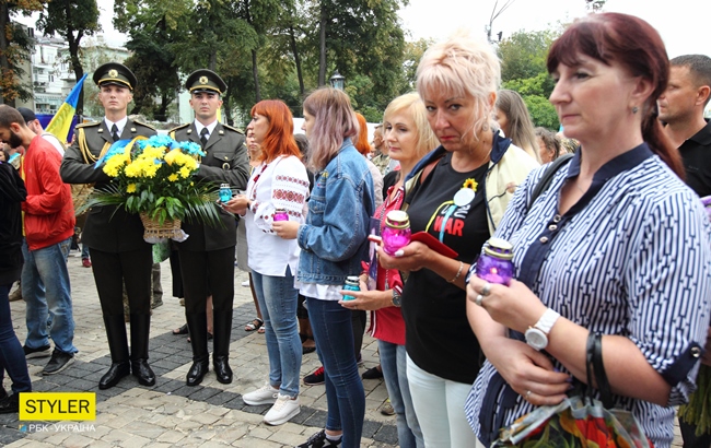 Годовщина Иловайского котла: украинцы почтили память погибших воинов (фоторепортаж)