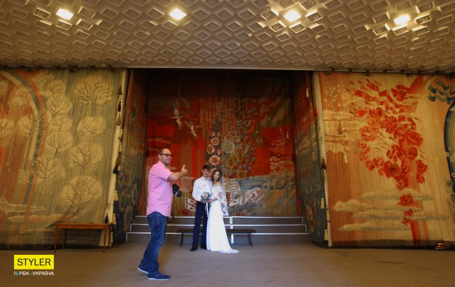 Сльози радості і "магія" чисел: рекордна кількість пар одружилися у Києві 8.08.18