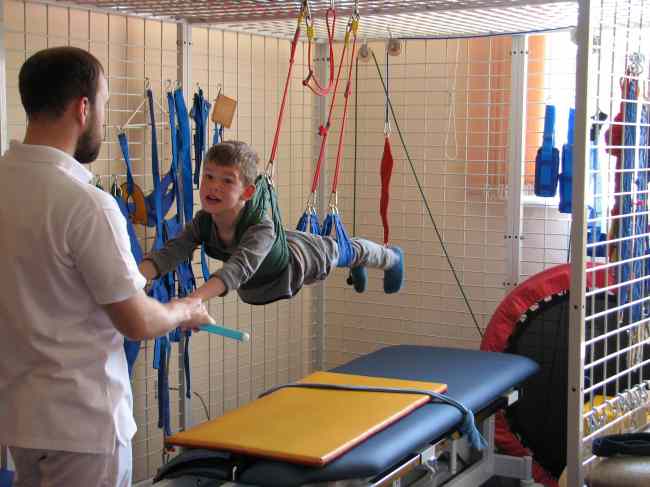 Нужна реабилитация: украинцев просят помочь шестилетнему Макару