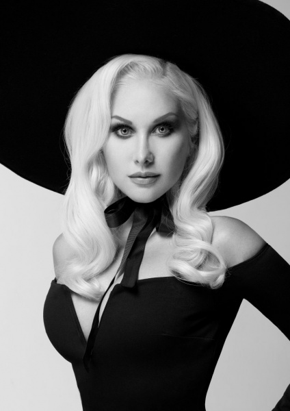 Відома українська співачка постала в образі французької кінодіви Катрін Денев