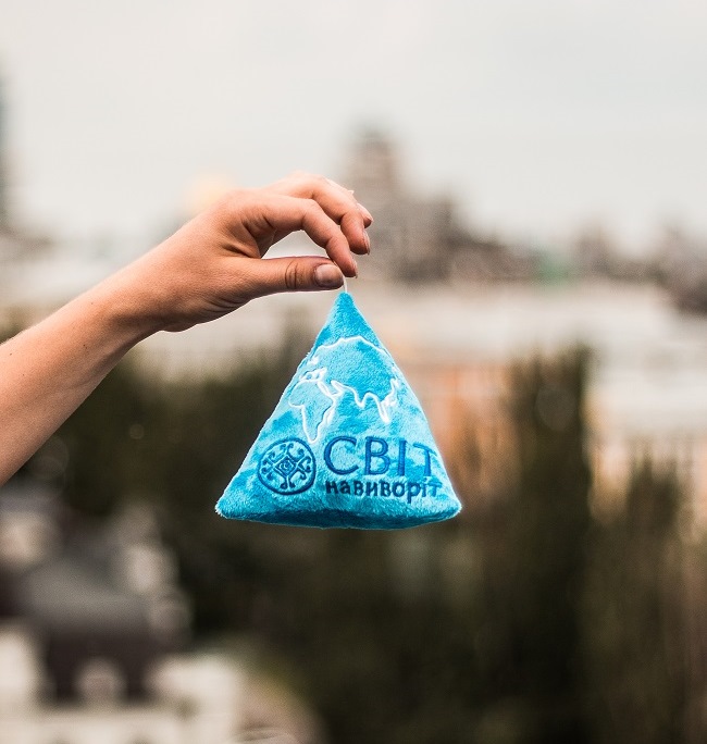 Дмитрий Комаров и Андре Тан создали спасающий жизни треугольный глобус