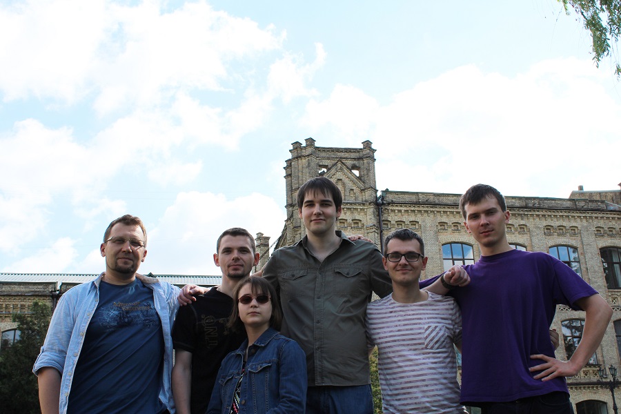 на первом этапе разработок мы готовы вкладывать свои средства. Возможно, поможет краудфандинг