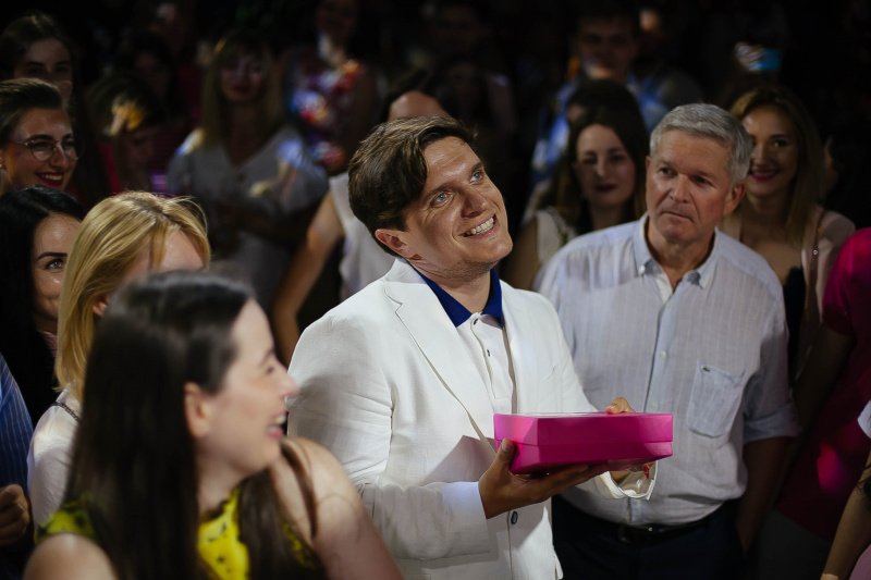 Настя Каменських в привабливому рожевому комбінезоні запалила на вечірці журналу Pink (фото)