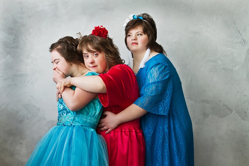 Пора готуватися до флешмобу "Подаруй вбрання випускнику дитячого будинку"