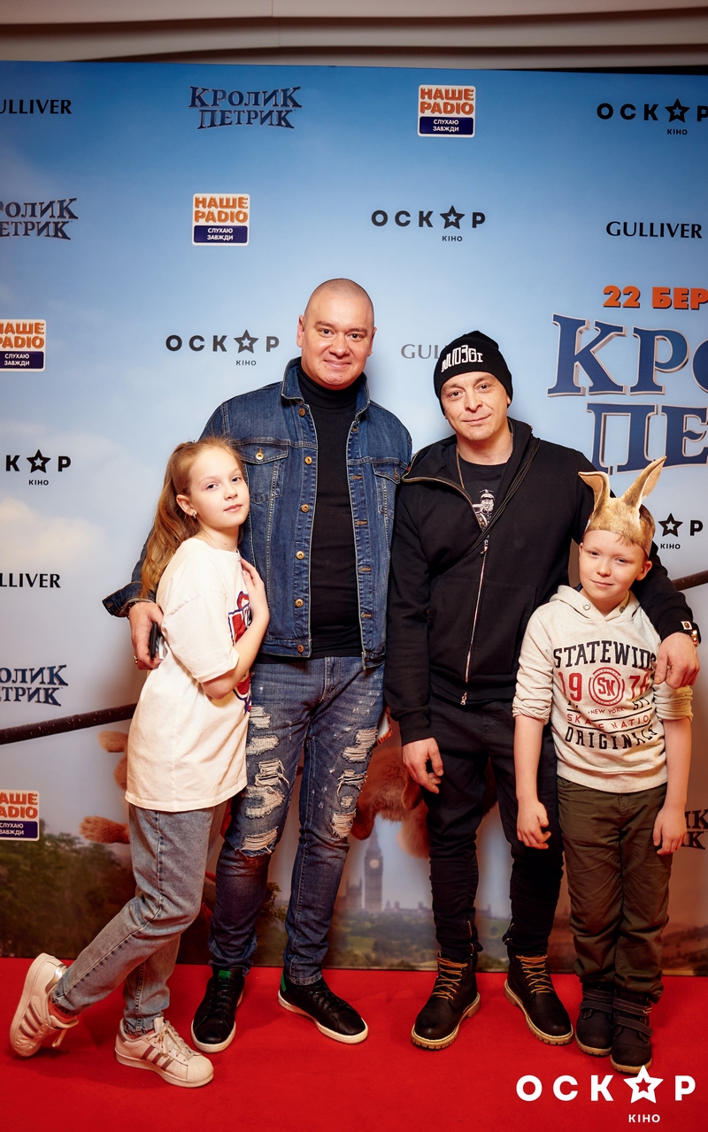 Євген Кошовий з сім'єю, Катя Осадча та інші зірки на прем'єрі комедії "Кролик Петрик" (фото)