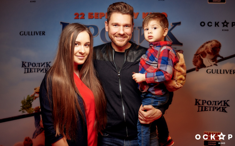 Євген Кошовий з сім'єю, Катя Осадча та інші зірки на прем'єрі комедії "Кролик Петрик" (фото)
