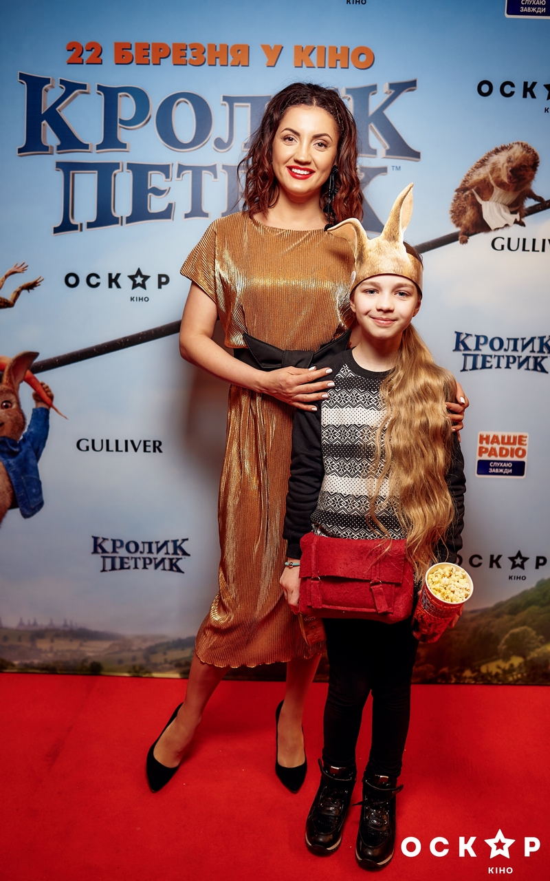 Євген Кошовий з сім'єю, Катя Осадча та інші зірки на прем'єрі комедії "Кролик Петрик" (фото)