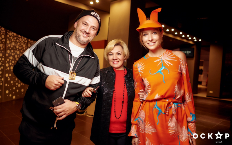 Євген Кошовий з сім'єю, Катя Осадча та інші зірки на прем'єрі комедії "Кролик Петрик" (фото)