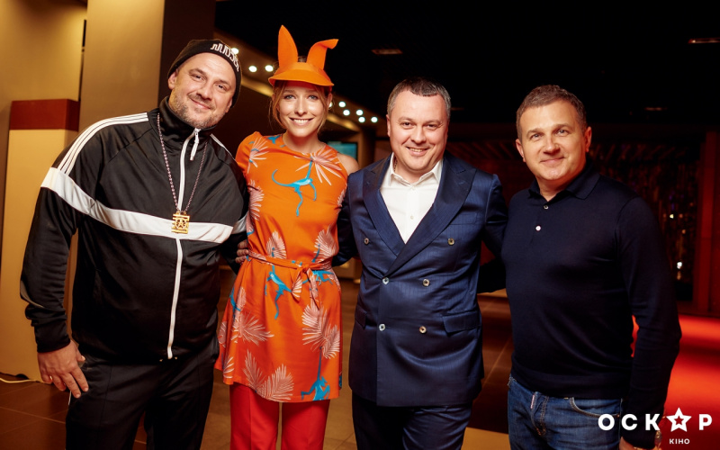 Євген Кошовий з сім'єю, Катя Осадча та інші зірки на прем'єрі комедії "Кролик Петрик" (фото)