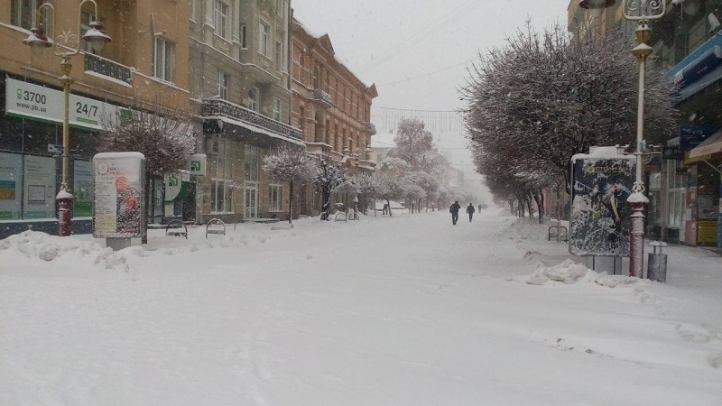 Ивано-Франковск оказался в плену снега: опубликованы фото