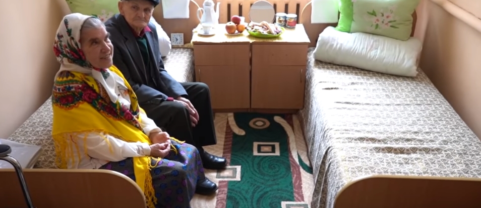 &quot;Я його ревную&quot;: українка вперше пішла під вінець у 81 рік