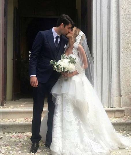 "Мы сделали это": участница Евровидения 2018 вышла замуж за известного футболиста