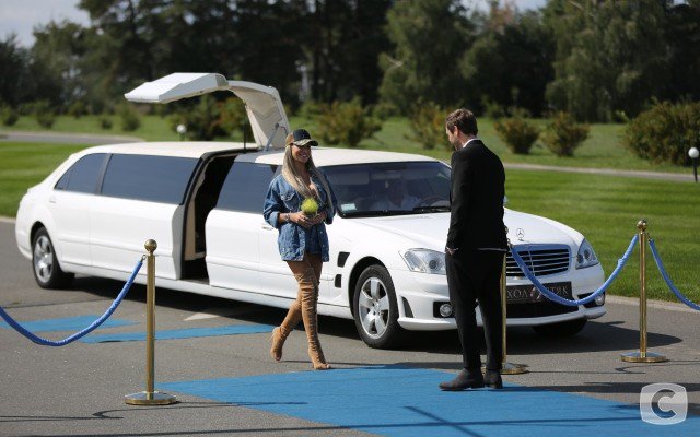 Холостяк 8 сезон: Рожден Ануси провел первую Церемонию роз