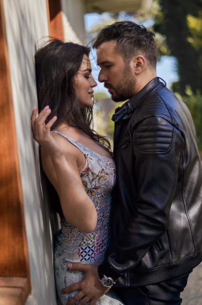 Вице-мисс Украина замечена в объятиях известного певца