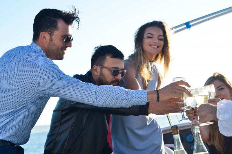 Вице-мисс Украина замечена в объятиях известного певца